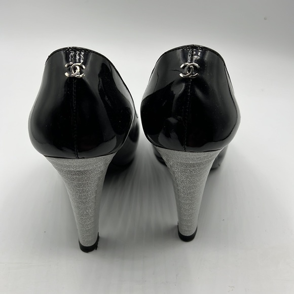Authentic used Chanel heels size 37.5. I’m a size 6.5/7 and fits me perfectly. - Picture 3 of 8